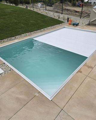 Podvodna roleta a biely bazen s hlinikovym lemom 👍😉